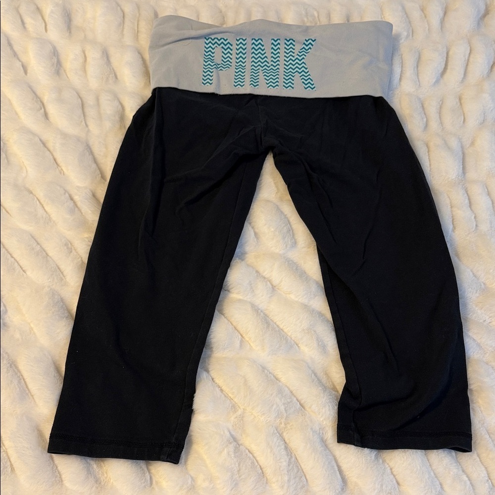 Victoria's Secret Pink Yoga Capris with Blue Accents C3 - Picture 1 of 4
